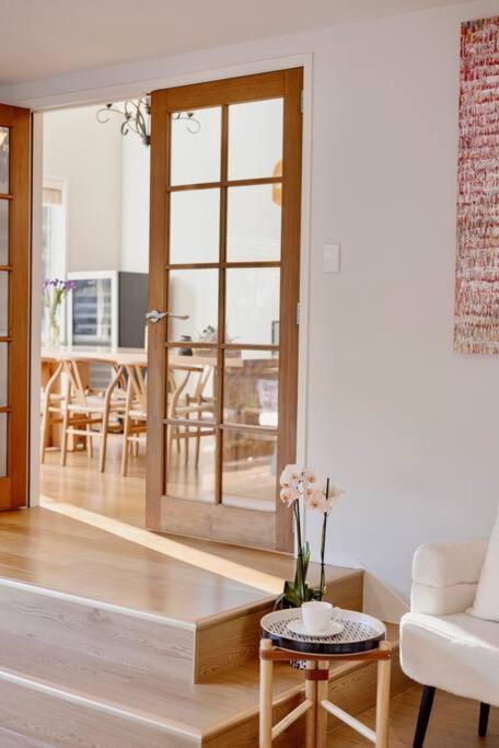 Modern Lifestyle Retreat With Stunning City View Оукланд Екстериор снимка